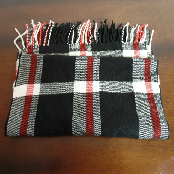 Lot 2 scarfs- - Picture 4 of 6